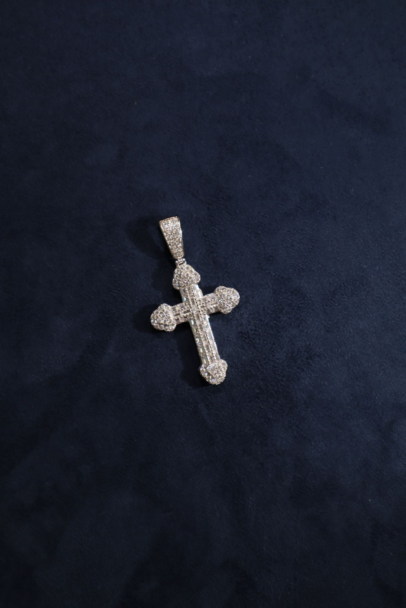 Curved Borders Cross Pendant