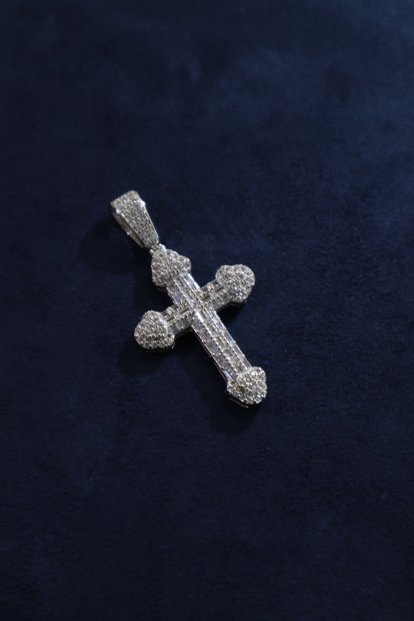 Curved Borders Cross Pendant